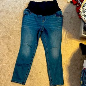 Full Panel Old Navy Maternity Skinny Jeans.